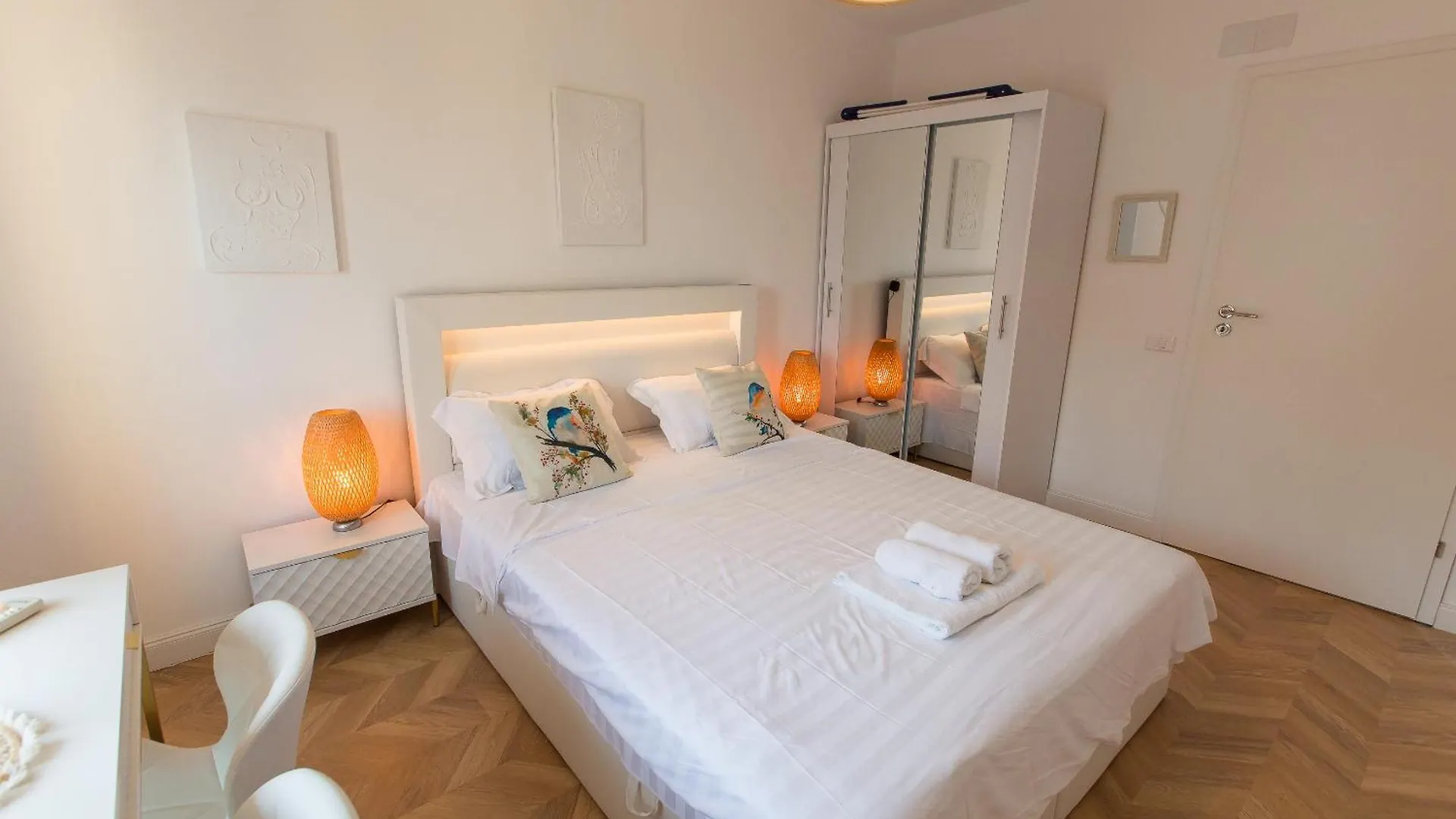 Venus I Elegant City Apt With View On Calea Victoriei Bucharest Apartment